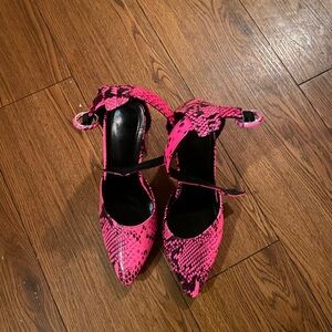 •pink and black heels•